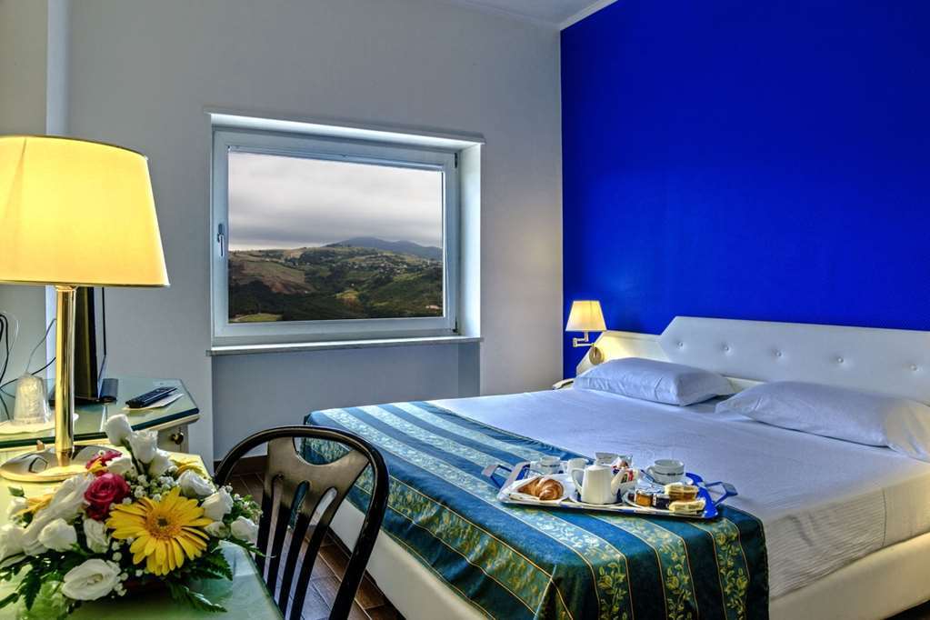 Grande Albergo Potenza Rum bild